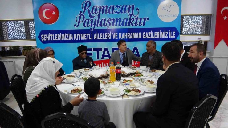 Şehit yakınları ve gaziler iftar yemeğinde bir araya geldi