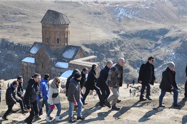 bakan-ersoy,-ani-oren-yeri’nde-incelemelerde-bulundu -(7).jpg