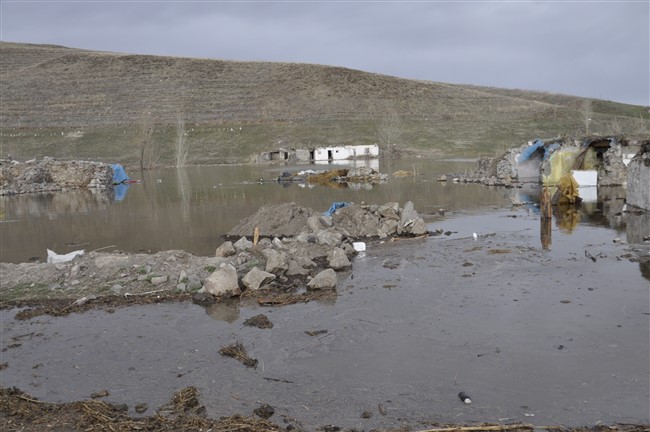 kars-baraj-golunde-huzun-ve-yeni-yasam-bir-arada-(3).jpg